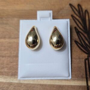 ❌Sold❌ Elegant Gold Teardrop Earrings
